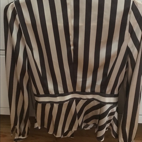 Korean Brand top - Picture 4 of 5